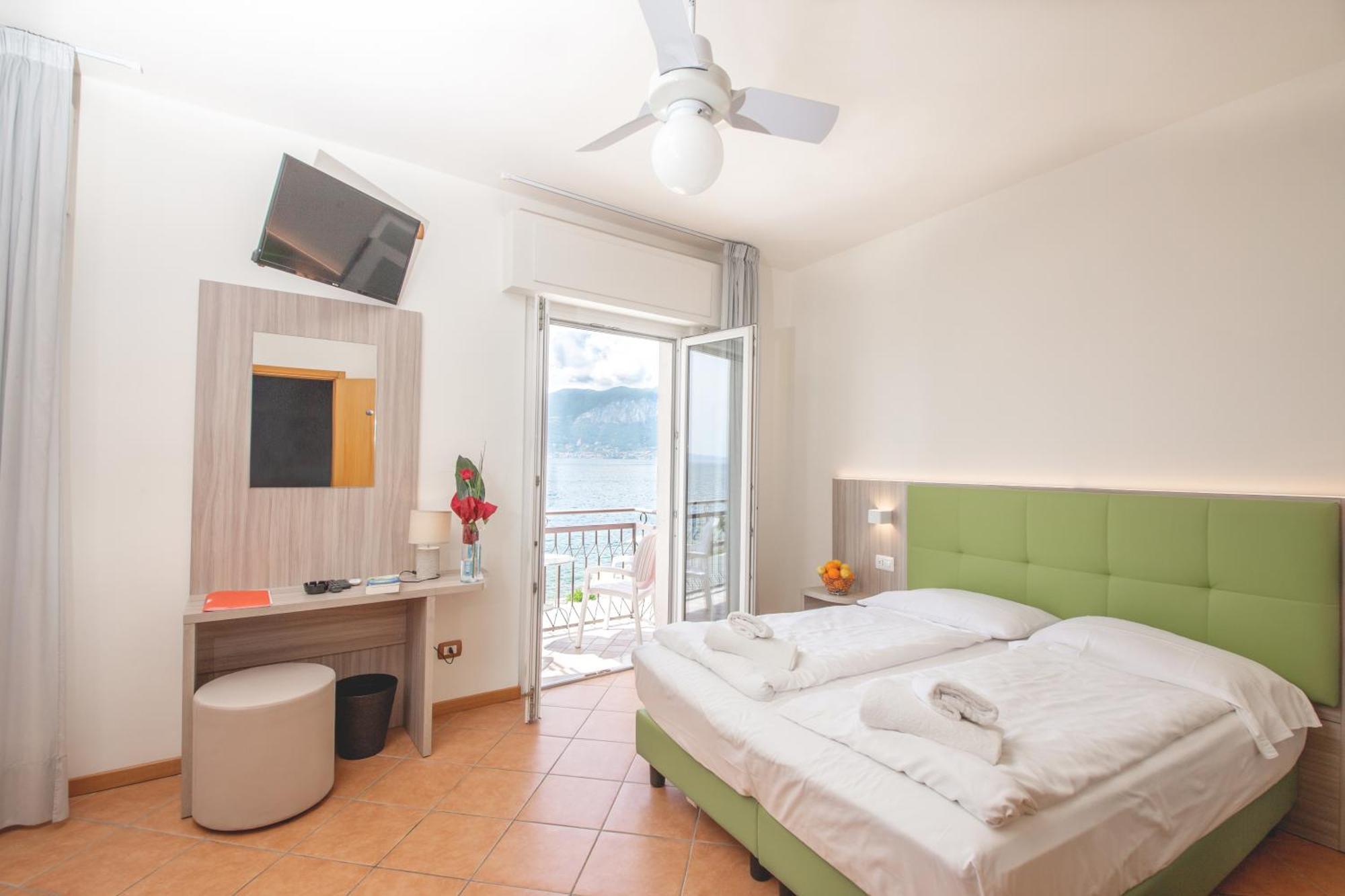 Hotel Menapace Torri Del Benaco Eksteriør billede
