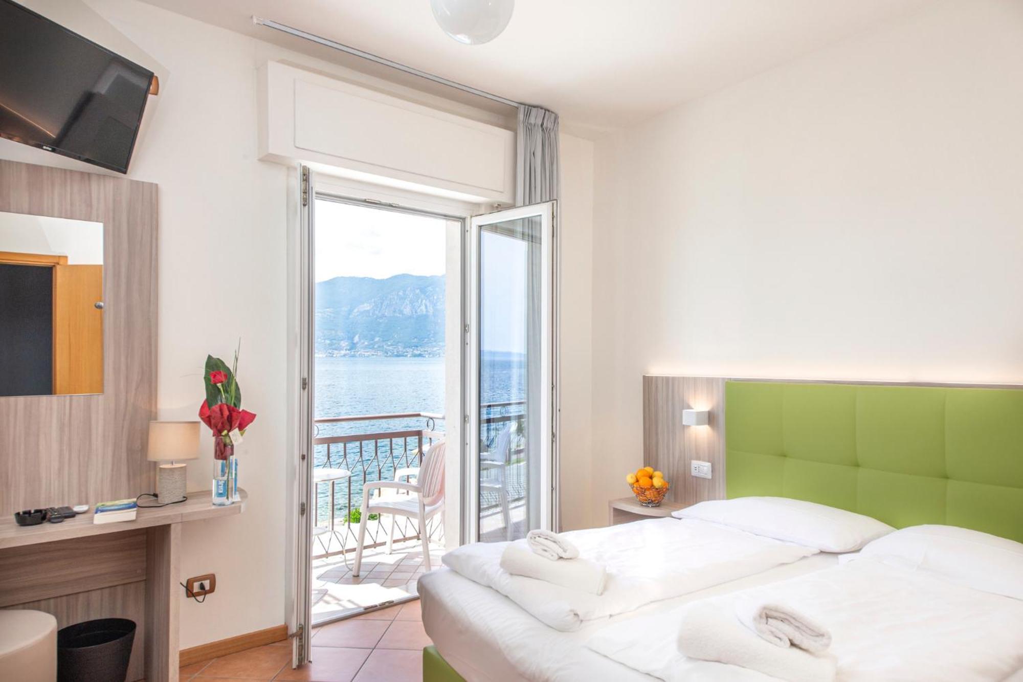 Hotel Menapace Torri Del Benaco Eksteriør billede