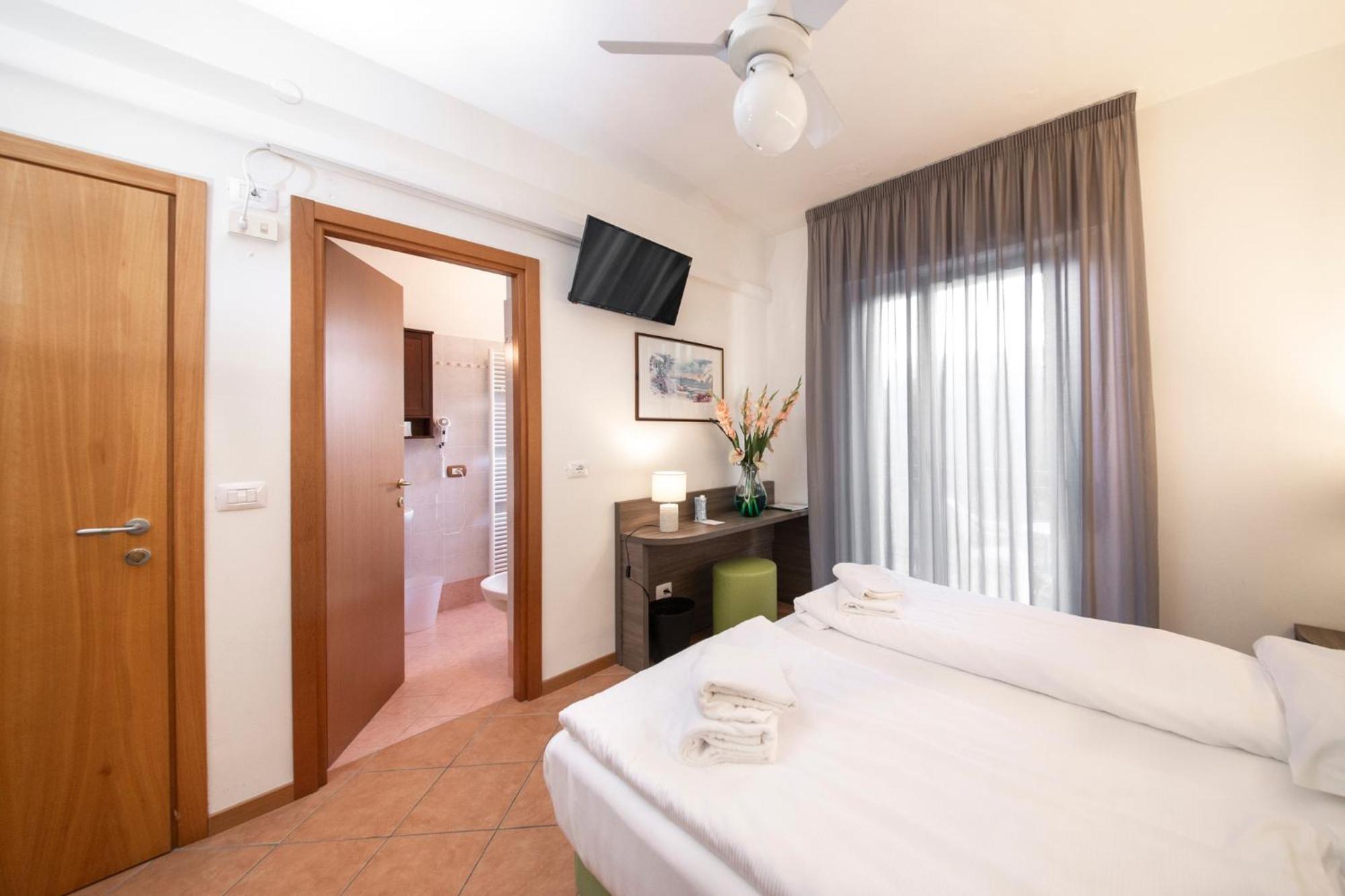 Hotel Menapace Torri Del Benaco Eksteriør billede